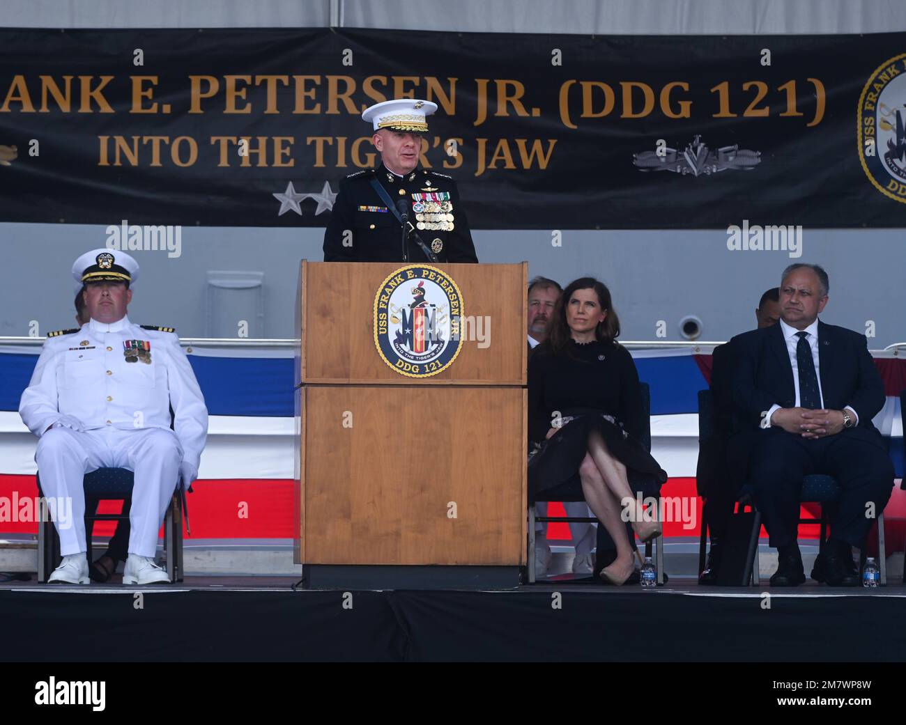 General David Berger, Kommandant des Marine Corps, spricht während der Inbetriebnahme der USS Frank E. Petersen Jr. in Charleston, S.C., am 14. Mai 2022. General Petersen diente während seiner Karriere in Korea und Vietnam. Sein Vermächtnis wird heute als amerikanischer Held und als herausragender Marine fortgeführt. Stockfoto