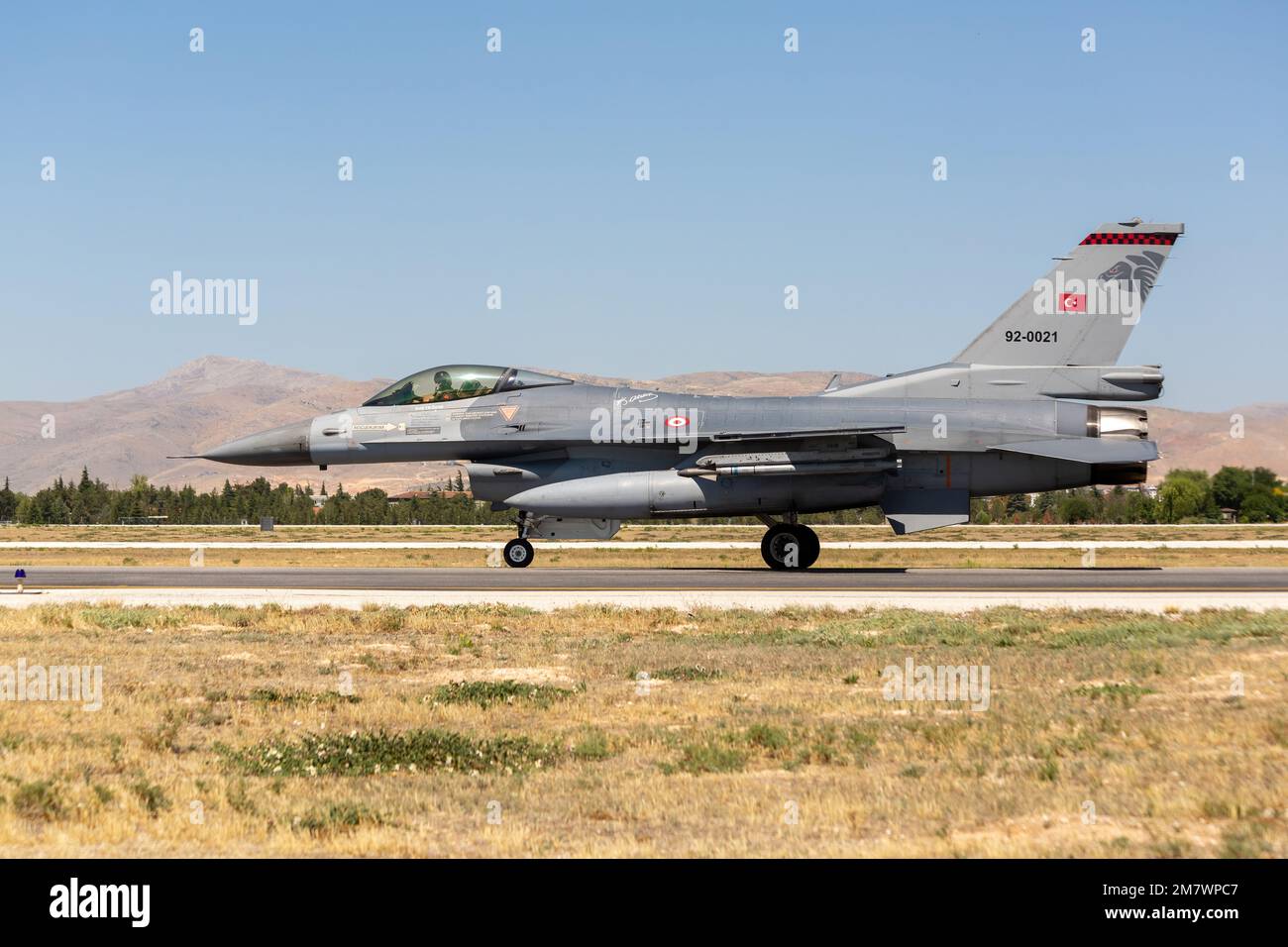 Konya, Türkei - 07 01 2021: Übung der Anatolischen Eagle Air Force 2021 F16 Kampfflugzeug in Rollposition in der Türkei. Stockfoto