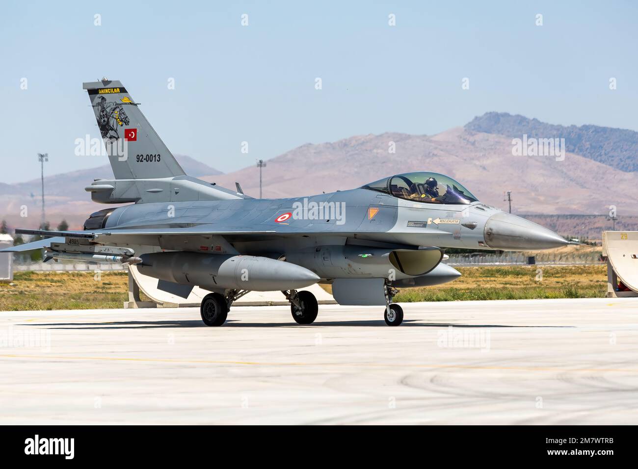 Konya, Türkei - 07 01 2021: Übung der Anatolischen Eagle Air Force 2021 F16 Kampfflugzeug in Rollposition in der Türkei. Stockfoto