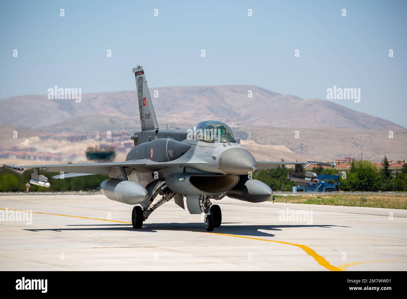 Konya, Türkei - 07 01 2021: Übung der Anatolischen Eagle Air Force 2021 F16 Kampfflugzeug in Rollposition in der Türkei. Stockfoto