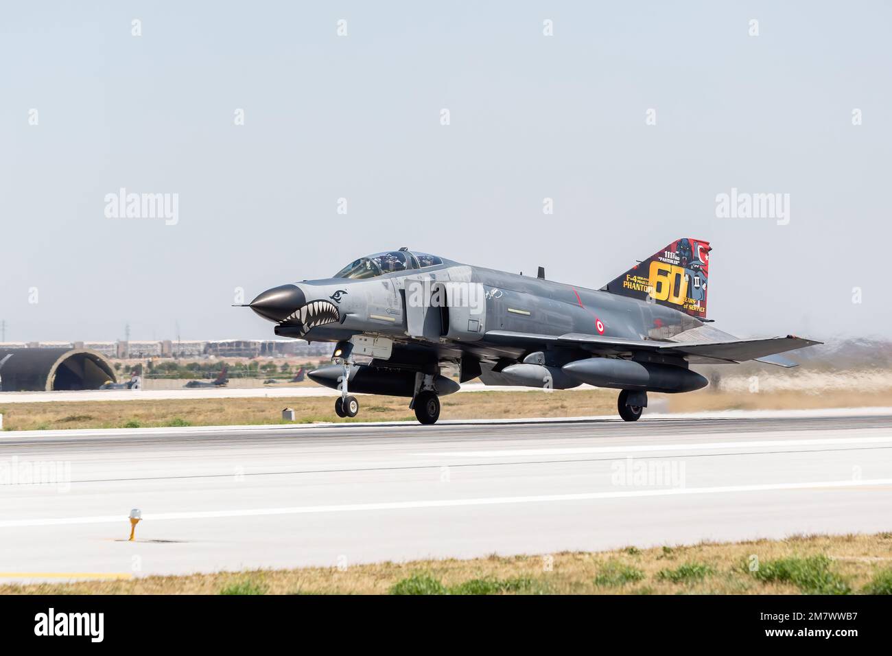 Konya, Türkei - 07 01 2021: Türkische Luftwaffe McDonnel Douglas F-4 E Phantom II Kampfflugzeug in Startposition während Anatolian Eagle Air Force Exer Stockfoto