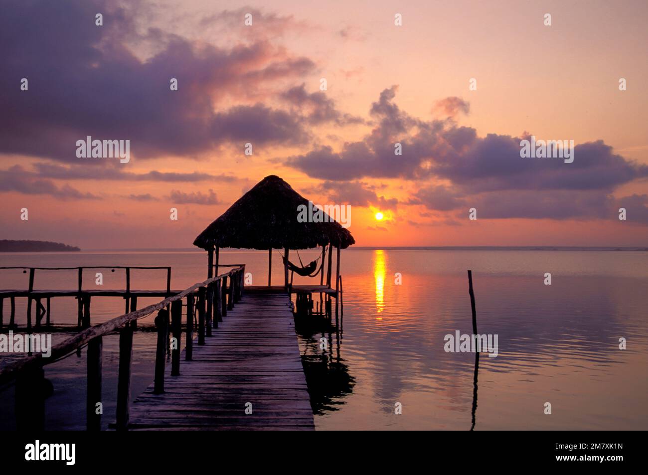 Mexiko, Quintana Roo, Yucatán-Halbinsel, Karibik, Lagoon de Bacalar, Sonnenuntergang, Stockfoto