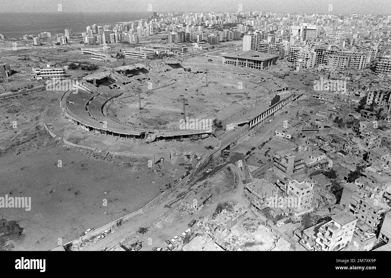 Luftaufnahme des Stadions, das während einer Konfrontation mit den Israelis als Munitionslieferort für die Palästinensische Befreiungsorganisation genutzt wurde. Marines wurden hierher entsandt, um an einem multinationalen Friedenssicherungseinsatz teilzunehmen. Basis: Beirut Land: Libanon (LBN) Stockfoto