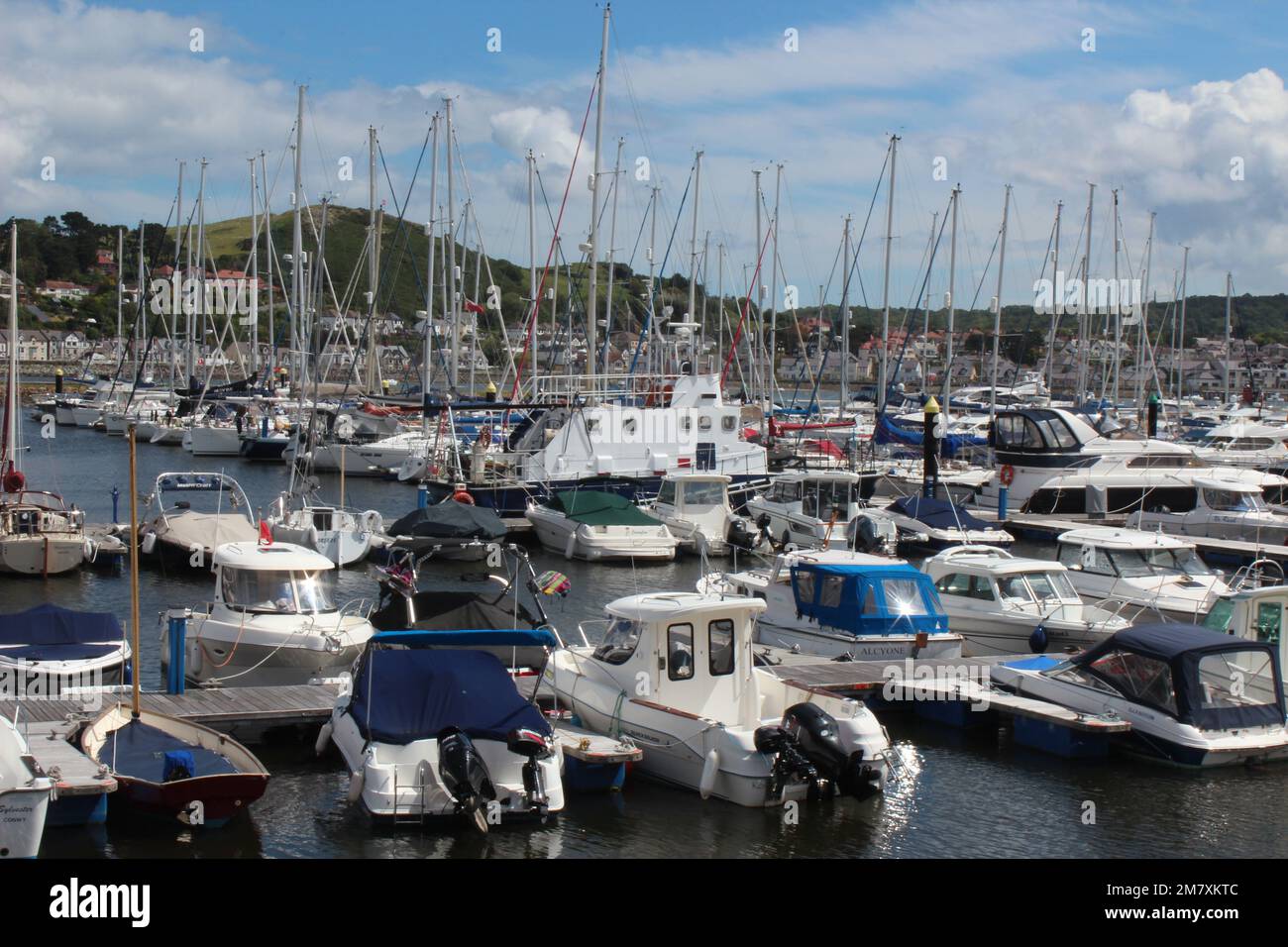 Conwy ist eine ummauerte Marktstadt und Gemeinde an der Küste von Nordwales Stockfoto