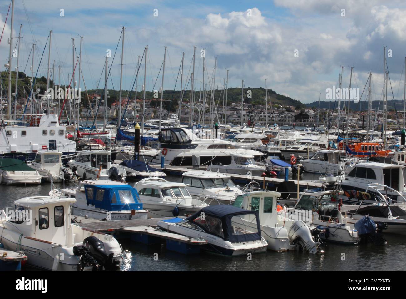 Conwy ist eine ummauerte Marktstadt und Gemeinde an der Küste von Nordwales Stockfoto