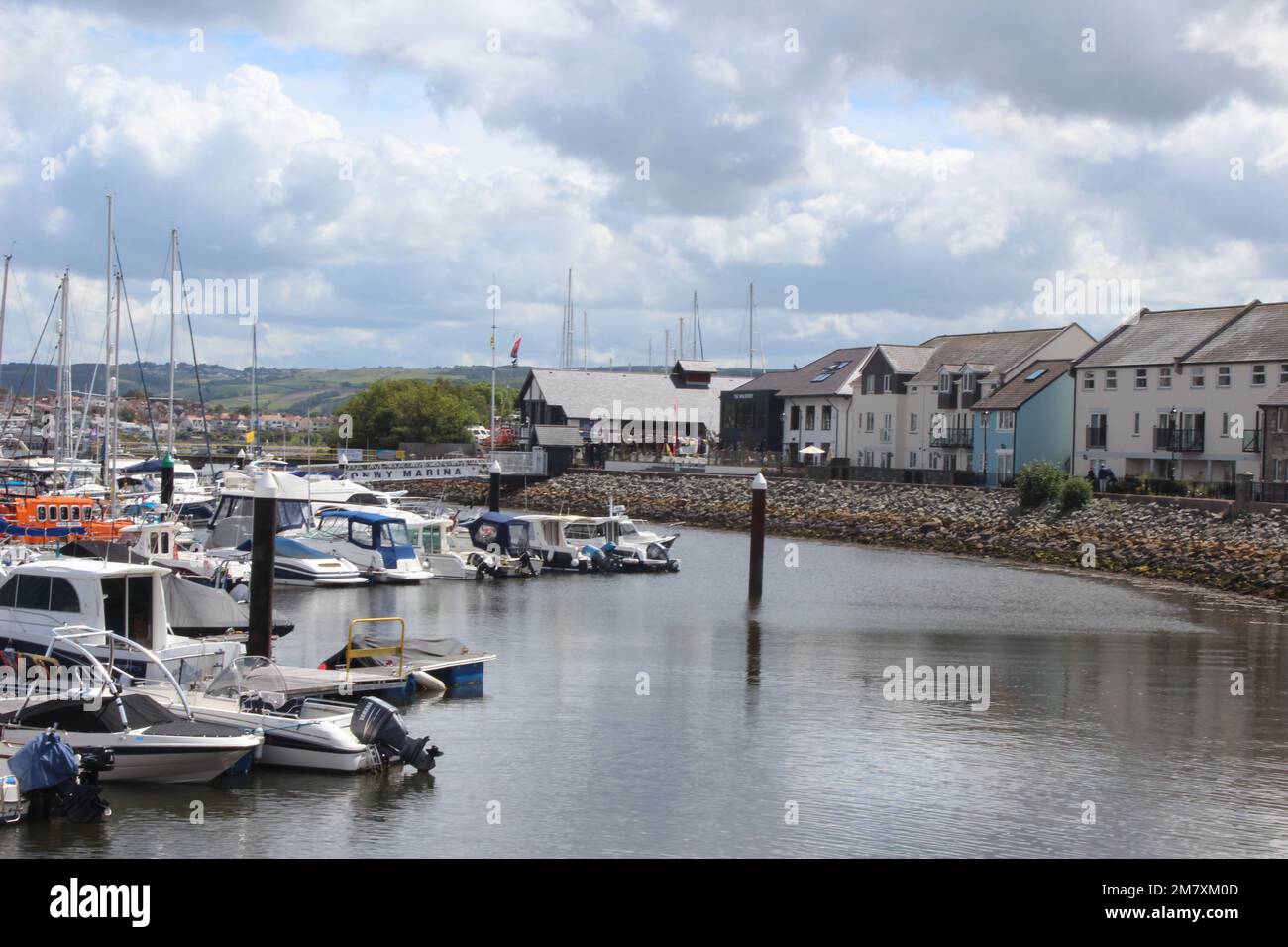Conwy ist eine ummauerte Marktstadt und Gemeinde an der Küste von Nordwales Stockfoto