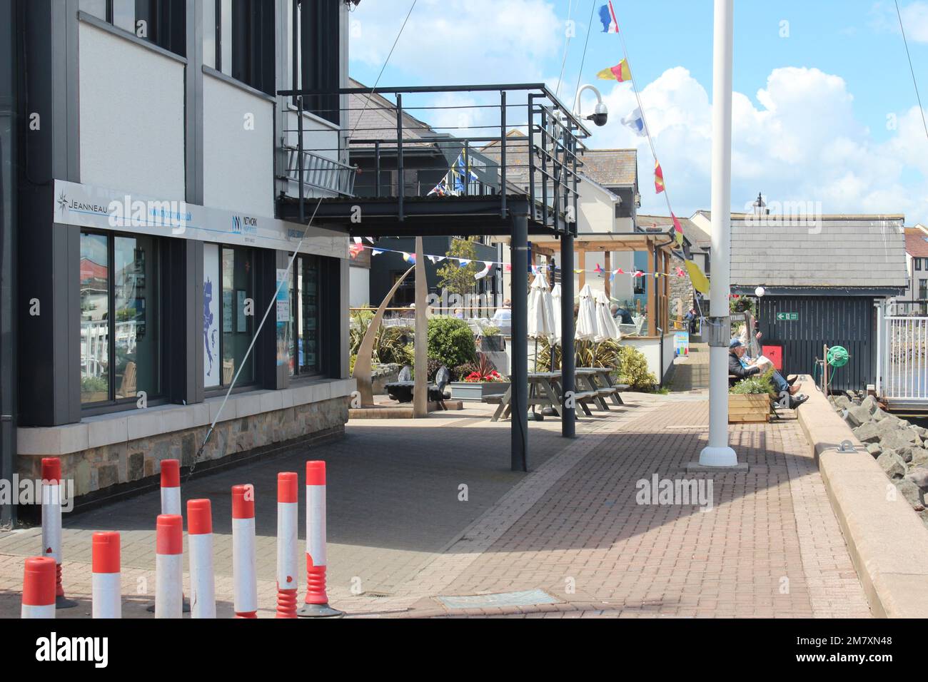 Conwy ist eine ummauerte Marktstadt und Gemeinde an der Küste von Nordwales Stockfoto