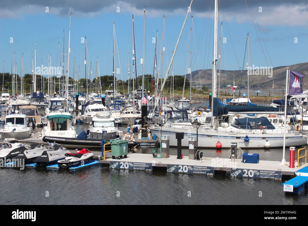 Conwy ist eine ummauerte Marktstadt und Gemeinde an der Küste von Nordwales Stockfoto