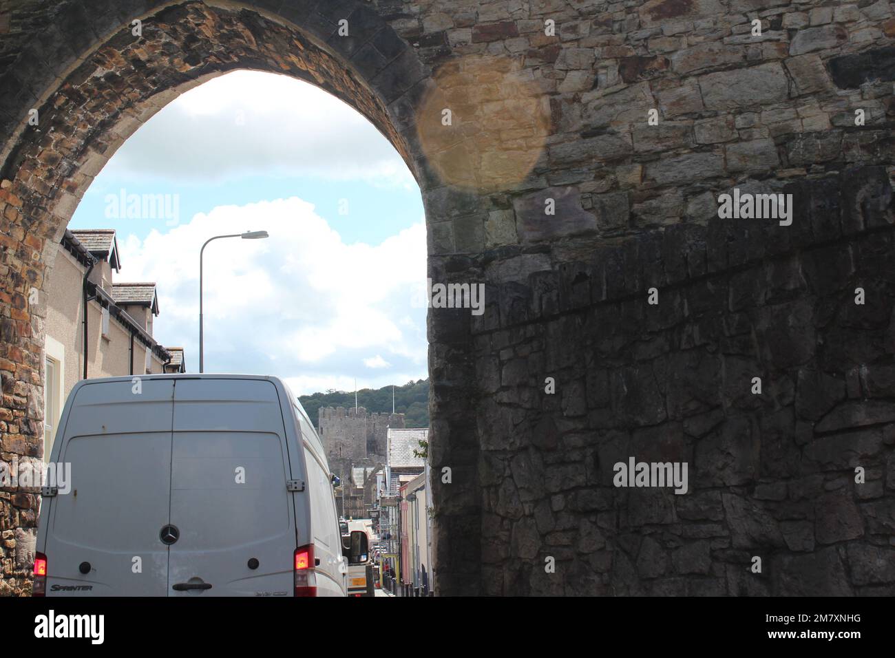Conwy ist eine ummauerte Marktstadt und Gemeinde an der Küste von Nordwales Stockfoto