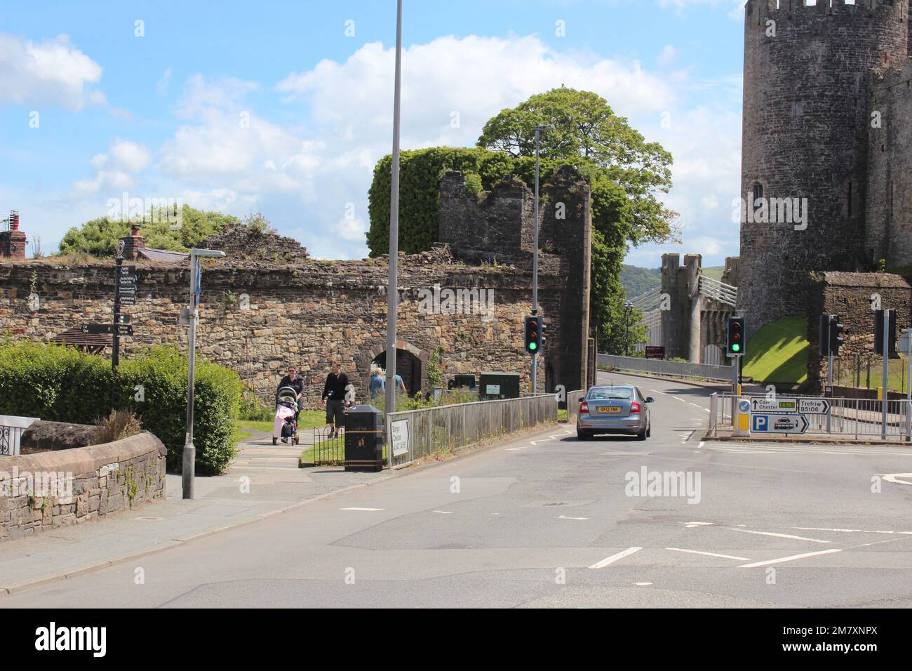 Conwy ist eine ummauerte Marktstadt und Gemeinde an der Küste von Nordwales Stockfoto