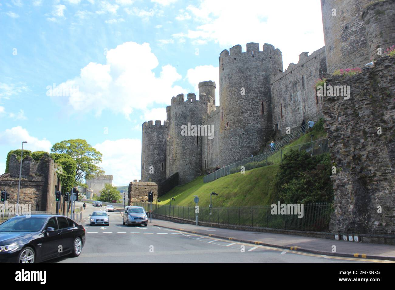 Conwy ist eine ummauerte Marktstadt und Gemeinde an der Küste von Nordwales Stockfoto