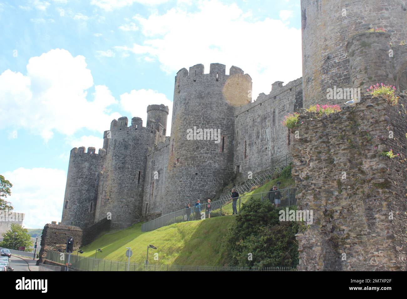 Conwy ist eine ummauerte Marktstadt und Gemeinde an der Küste von Nordwales Stockfoto