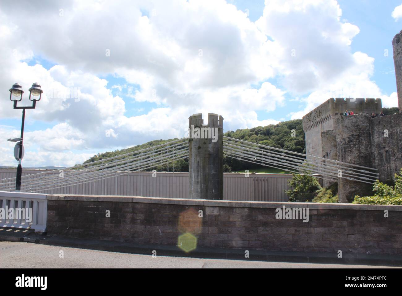 Conwy ist eine ummauerte Marktstadt und Gemeinde an der Küste von Nordwales Stockfoto