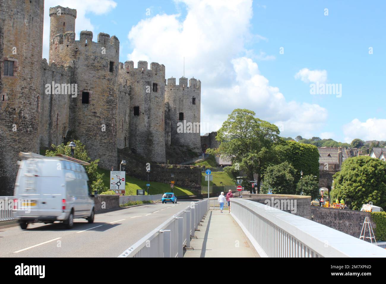 Conwy ist eine ummauerte Marktstadt und Gemeinde an der Küste von Nordwales Stockfoto