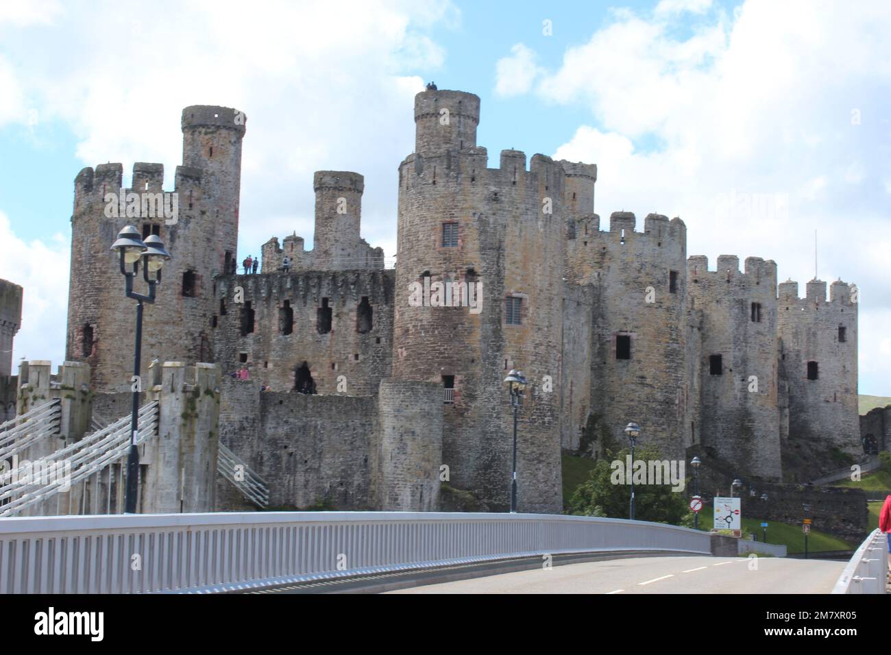 Conwy ist eine ummauerte Marktstadt und Gemeinde an der Küste von Nordwales Stockfoto
