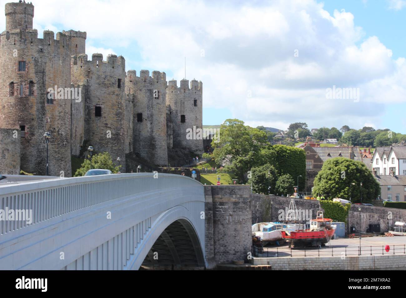 Conwy ist eine ummauerte Marktstadt und Gemeinde an der Küste von Nordwales Stockfoto