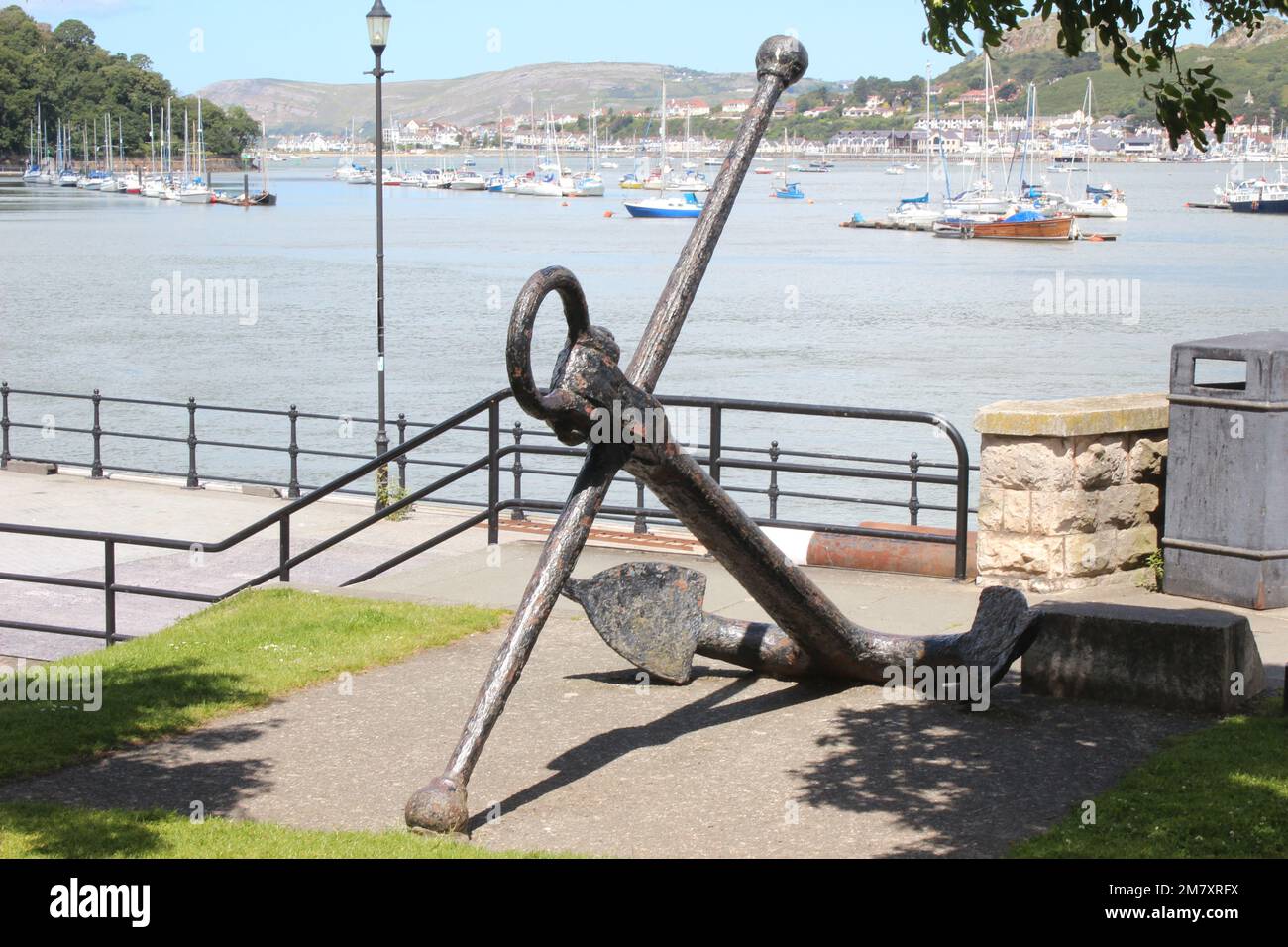 Conwy ist eine ummauerte Marktstadt und Gemeinde an der Küste von Nordwales Stockfoto