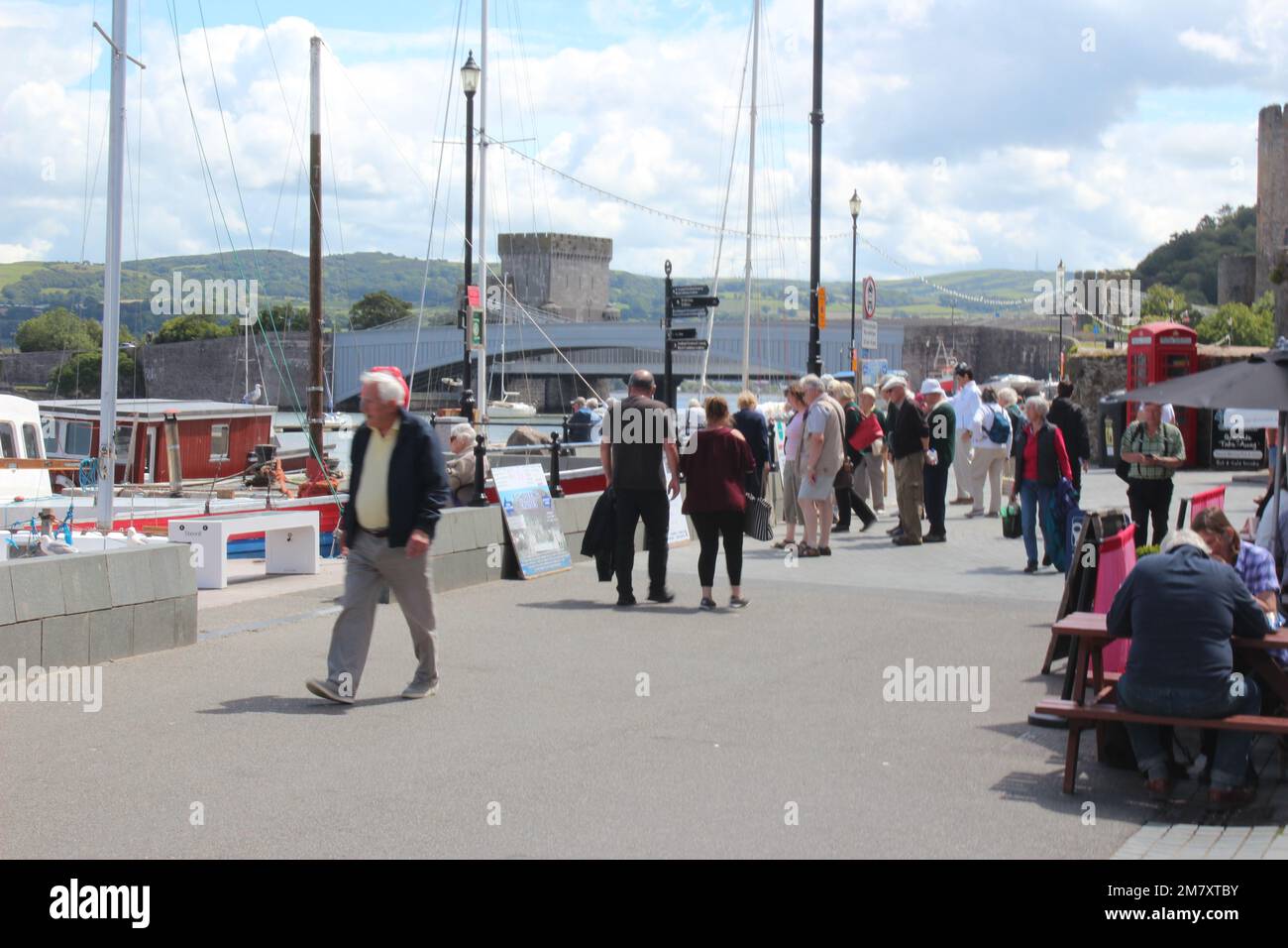 Conwy ist eine ummauerte Marktstadt und Gemeinde an der Küste von Nordwales Stockfoto
