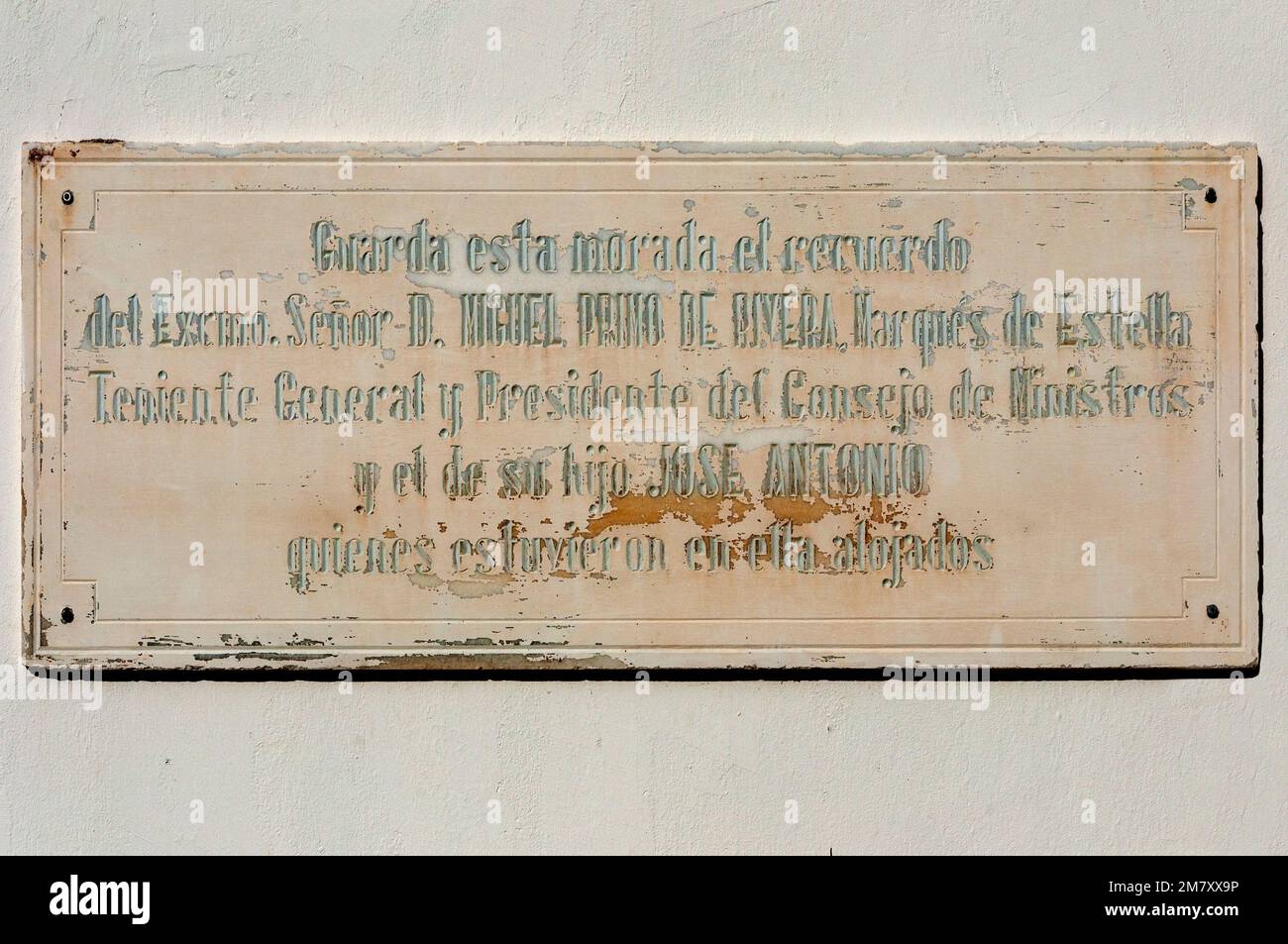 Souvenirplakette von Miguel Primo de Rivera, Marquis von Estella und seinem Sohn Jose Antonio auf dem Anwesen des Marques de Valdecilla, Kantabrien. Stockfoto
