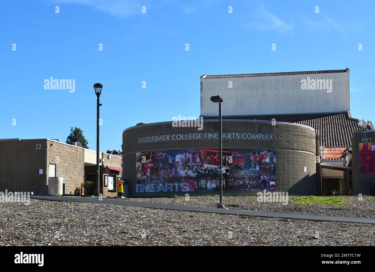 MISSION VIEJO, KALIFORNIEN - 8. JANUAR 2023: The Fine Arts Complex on the Campus of Saddleback College. Stockfoto