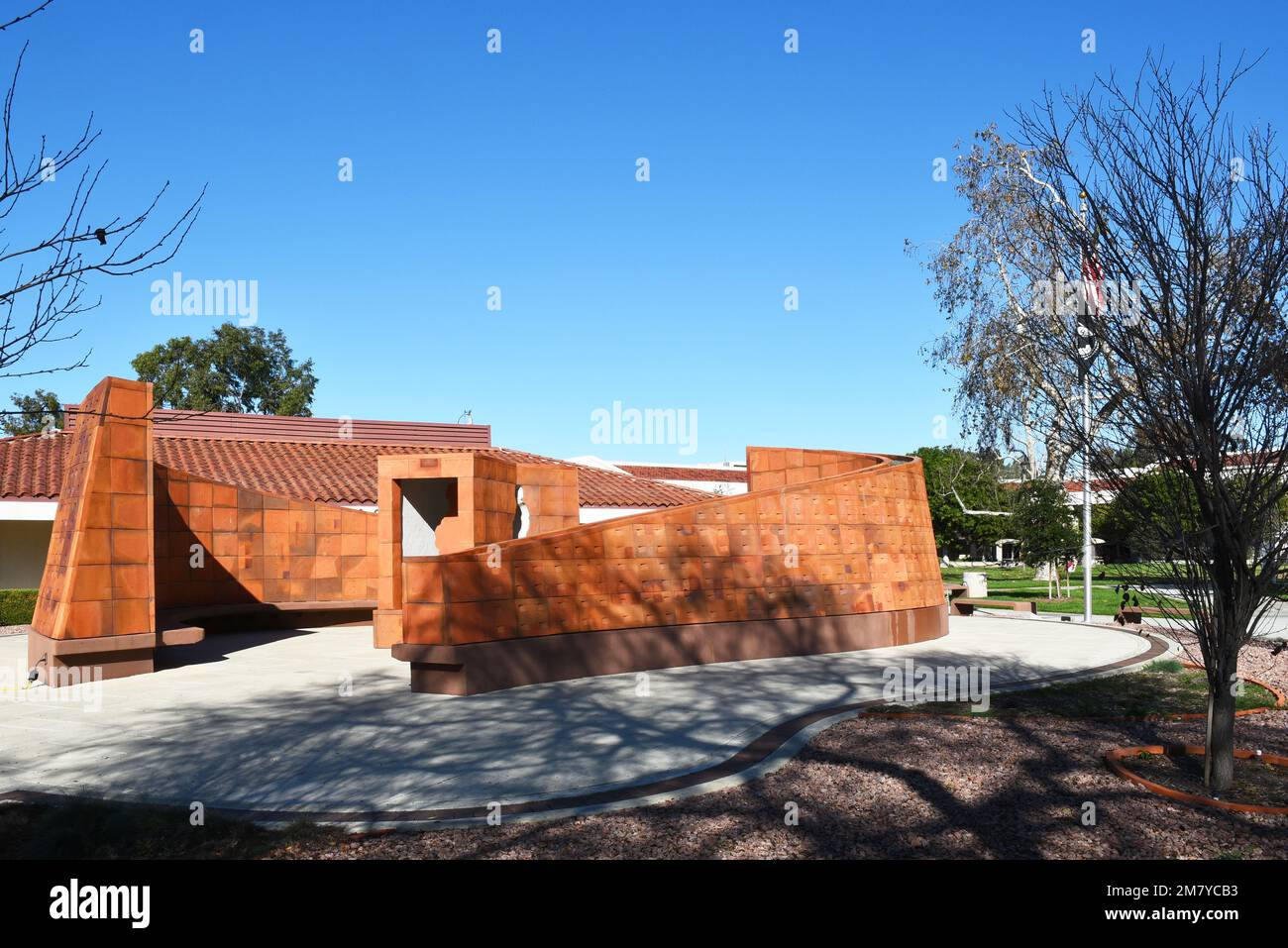 MISSION VIEJO, KALIFORNIEN - 8. JANUAR 2023: Veterans Memorial auf dem Campus des Saddleback College. Stockfoto