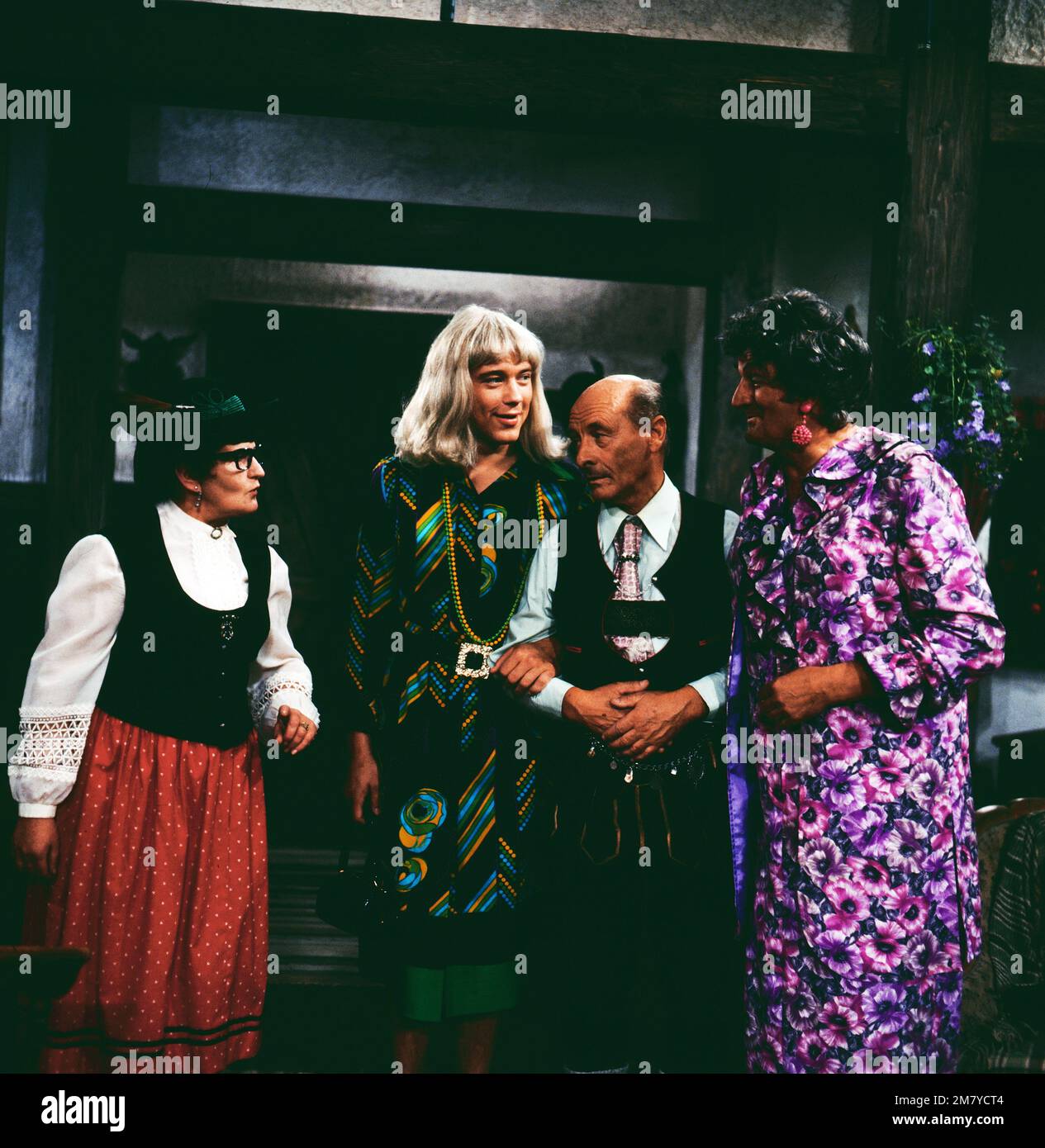 OPA macht Dummheiten, Theaterstück aus dem Berchtesgadener Bauerntheater, Deutschland 1978, Regie: Franz Hafner, Darsteller: Erna Heisig, Bernd Kaiser, Franz Hafner, Thomas Bauer Stockfoto