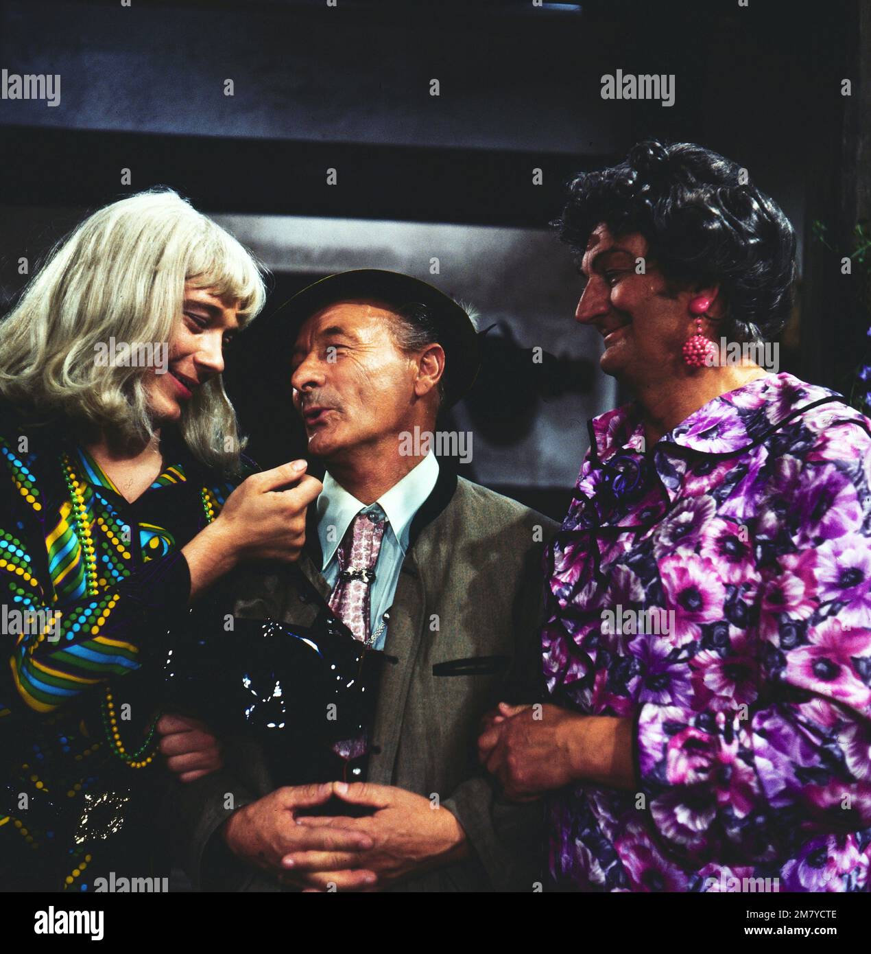 Opa macht Dummheiten, Theaterstück aus dem Berchtesgadener Bauerntheater, Deutschland 1978, Regie: Franz Hafner, Darsteller: Bernd Kaiser, Franz Hafner, Thomas Bauer Stockfoto