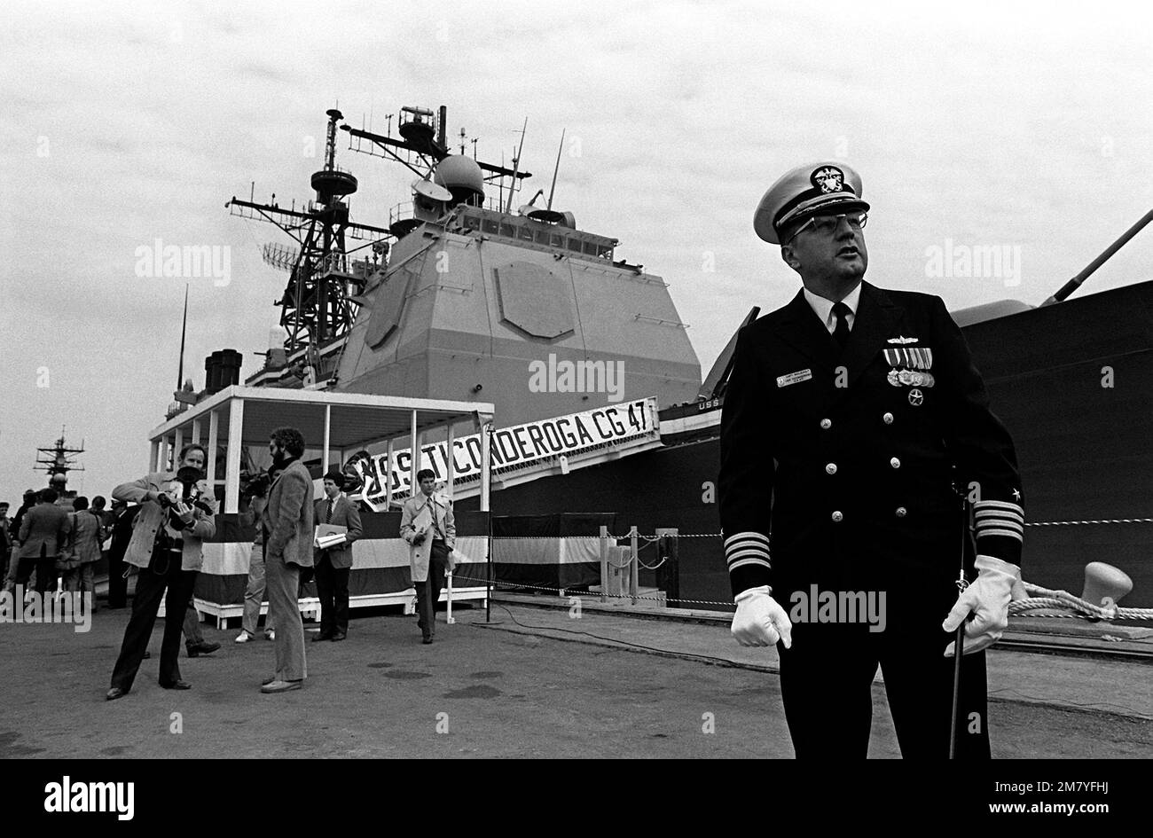 CAPTAIN Roland G. Guilbault, Befehlshaber des ersten Aegis-geführten ...