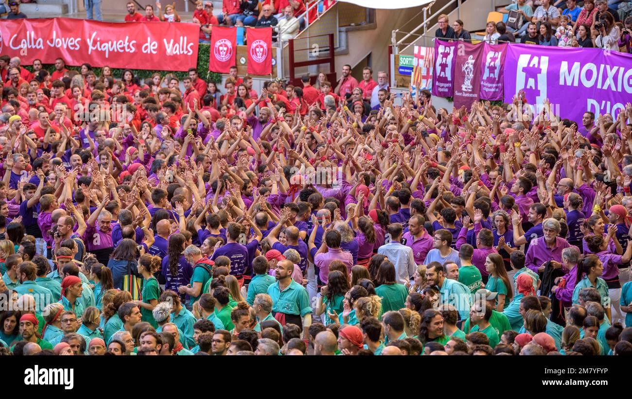 Eng: Concurs de Castells de Tarragona 2022 (Wettbewerb Tarragona Castells). Sonntagswettbewerb. Moixiganguers d'Igualada (Tarragona, Katalonien, Spanien) ESP: C Stockfoto