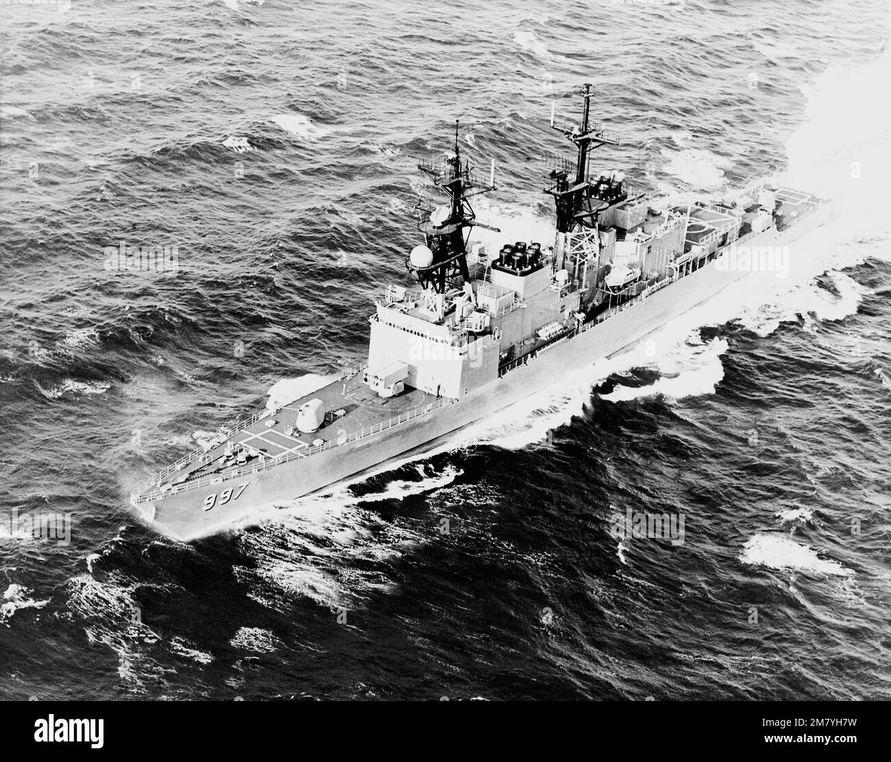 Ein Hafenbogenblick auf den Zerstörer der Spruance-Klasse USS HAYLER (DD-997) im Gange. Land: Golf Von Mexiko Stockfoto