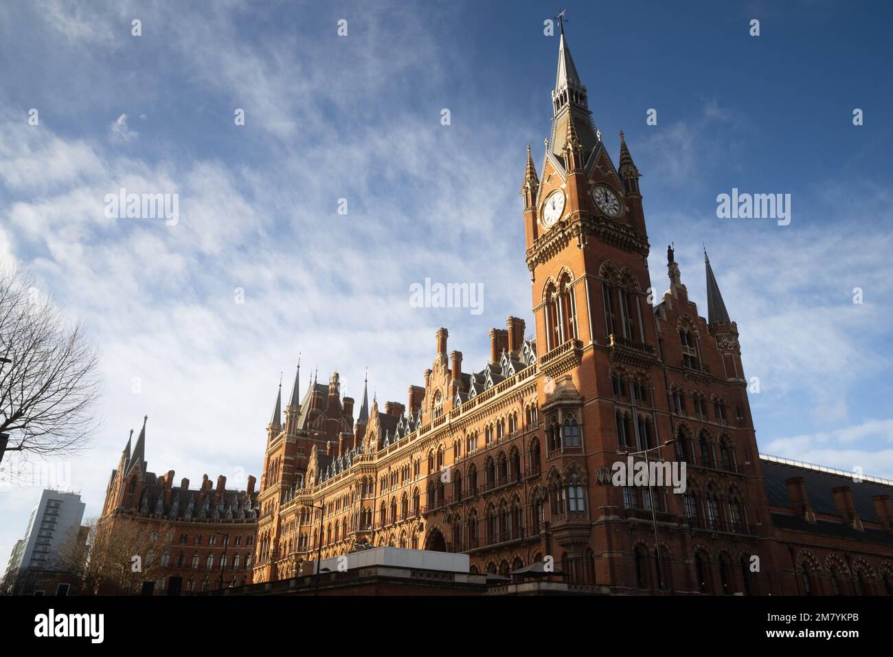 St. Das Pancras Renaissance Hotel London befindet sich in einem im Jahre 1873 erbauten gotischen Gebäude in St. Internationaler Bahnhof Pancras Stockfoto