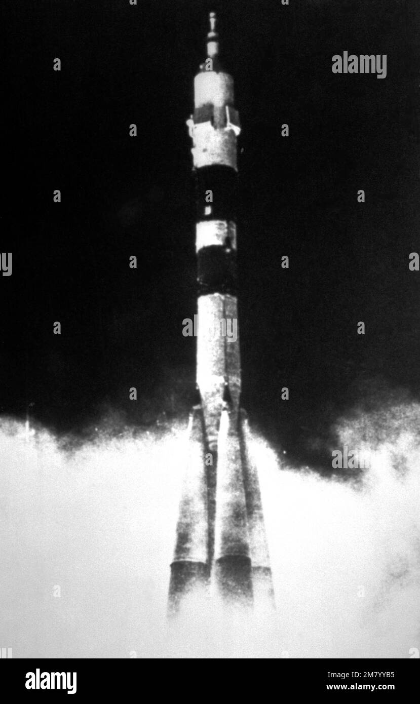 Ein Soyuz-39-Missionsstart. "Sowjetische Militärmacht", 1983, Seite 67. Land: Unbekannt Stockfoto