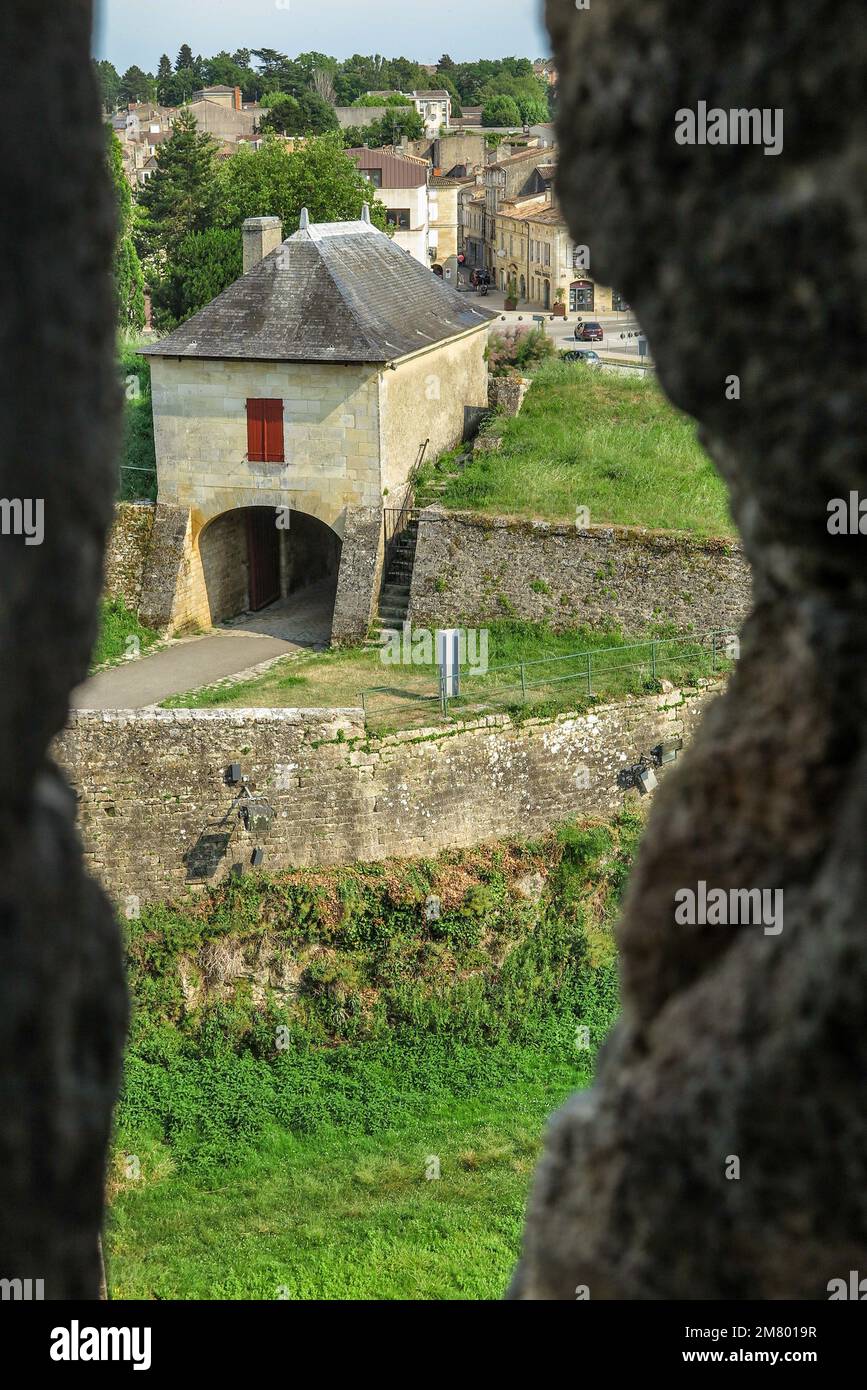 PFEILSCHLITZ ZUR VERTEIDIGUNG, ZITADELLE VON BLAYE, BEFESTIGUNGSANLAGEN ERBAUT VON VAUBAN, GIRONDE, FRANKREICH Stockfoto