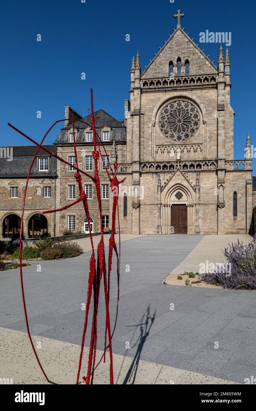 KIRCHE DER KATHOLISCHEN CORDELIERS-SCHULGRUPPE, DINAN, COTES-D'AMOR, BRETAGNE, FRANKREICH Stockfoto