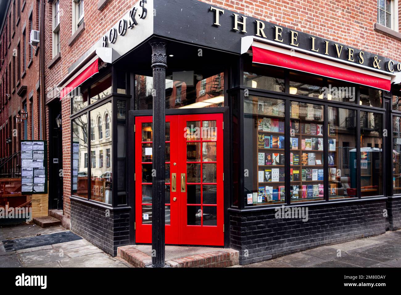Unabhängige Buchhandlung Three Lives & Company an der Ecke 10. Street und Waverly Place in Greenwich Village, New York City, NY, USA Stockfoto