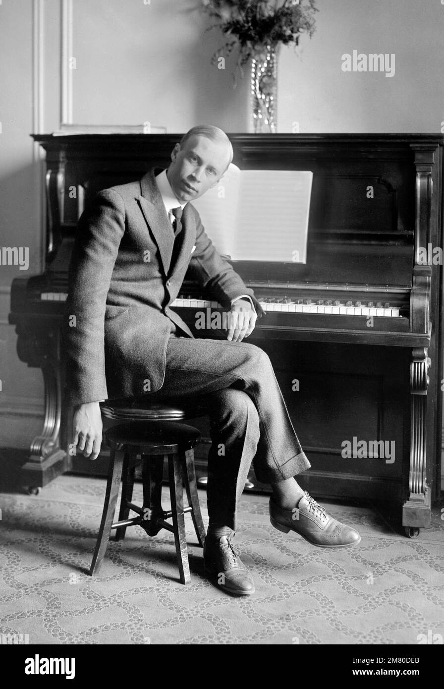 Sergei Prokofiev. Portrait des russischen Komponisten, Pianisten und Dirigenten Sergej Sergejewitsch Prokofiew (1891-1953), Foto: Bains News Service, c. 1918-1920 Stockfoto
