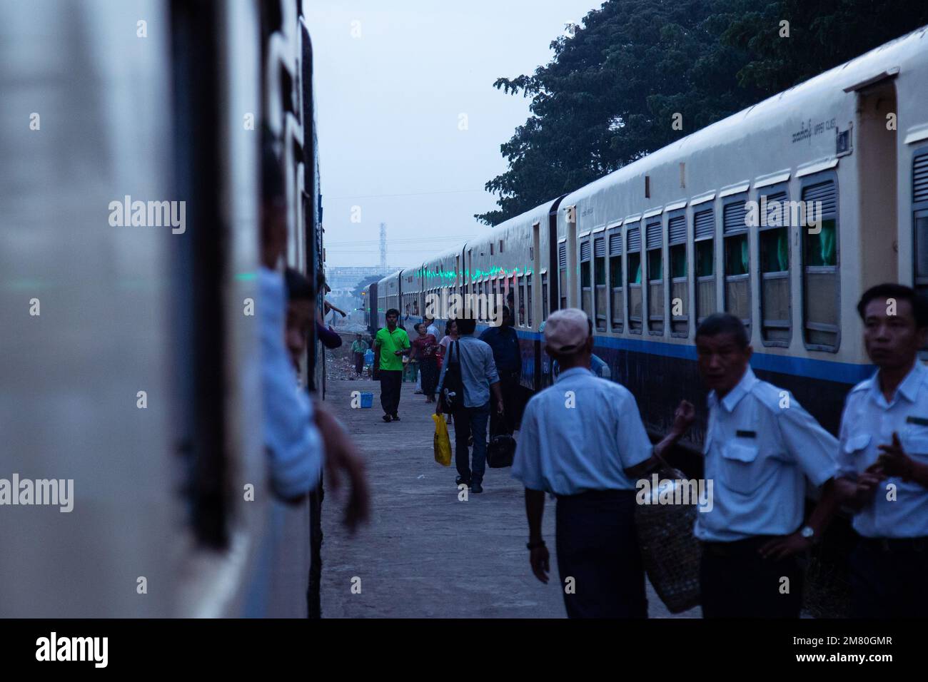 Daily Life und Old Railroad Stations in Yangon, Myanmar Stockfoto