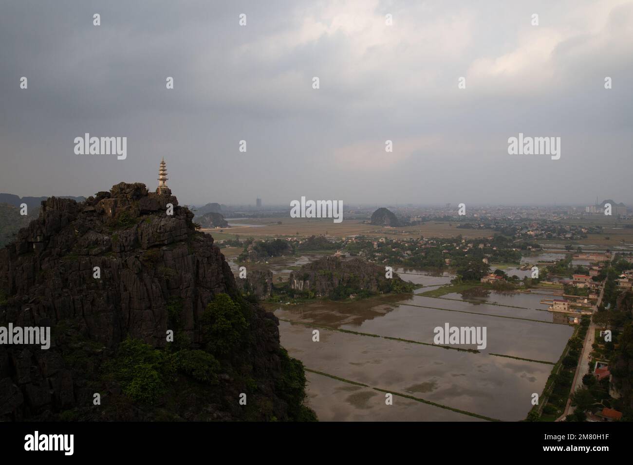 Ninh Binh ( Cúc Phương-Nationalpark ) Mit Blick Auf Die Landschaft Von Vietnam. - Provinz Ninh Binh, Version 3 Stockfoto