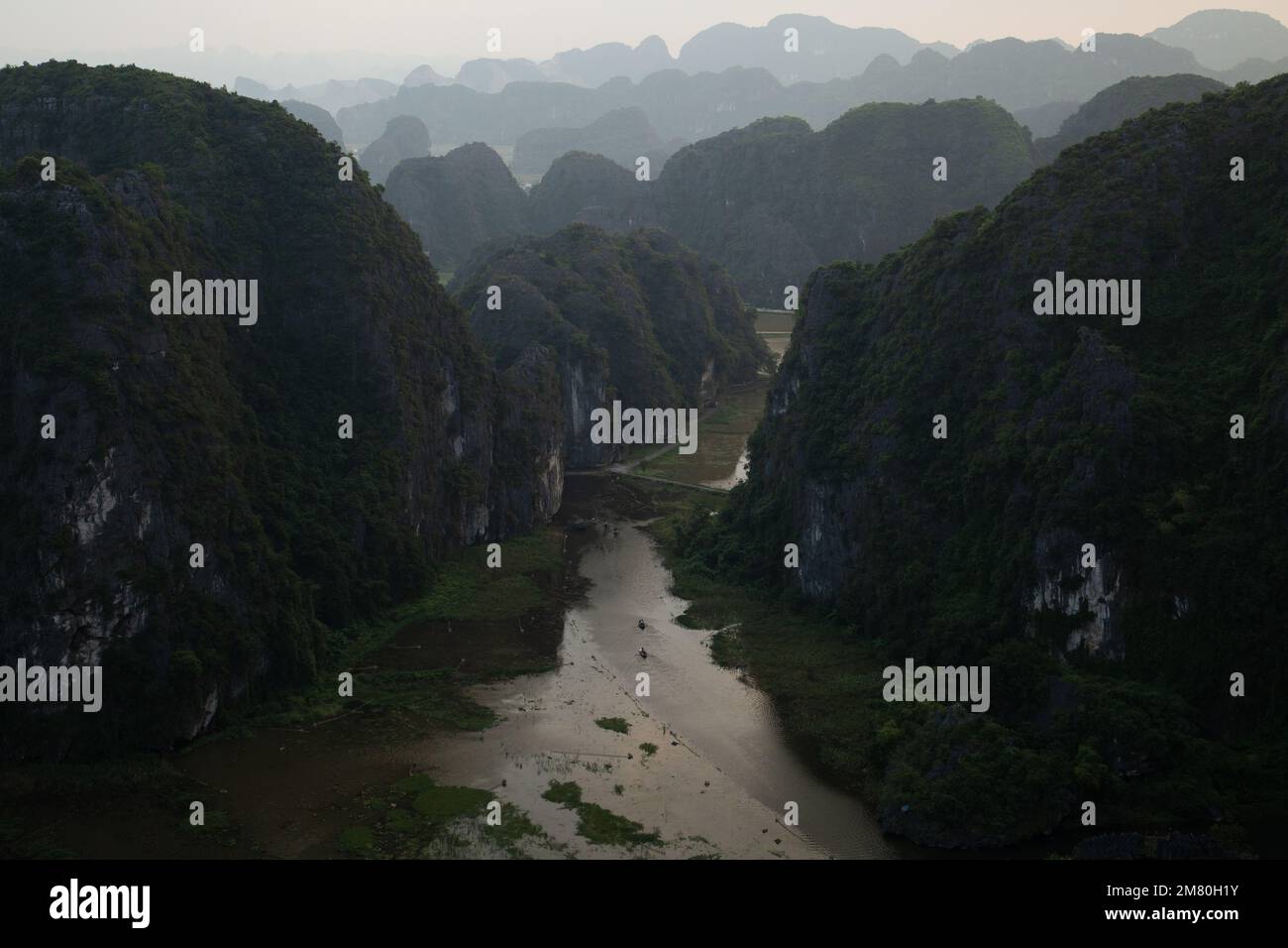 Ninh Binh ( Cúc Phương-Nationalpark ) Mit Blick Auf Die Landschaft Von Vietnam. - Provinz Ninh Binh, Vietnam Stockfoto