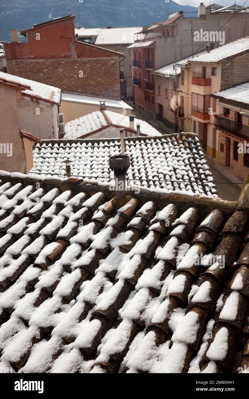 Schnee auf dem Dach in einem Dorf Stockfoto