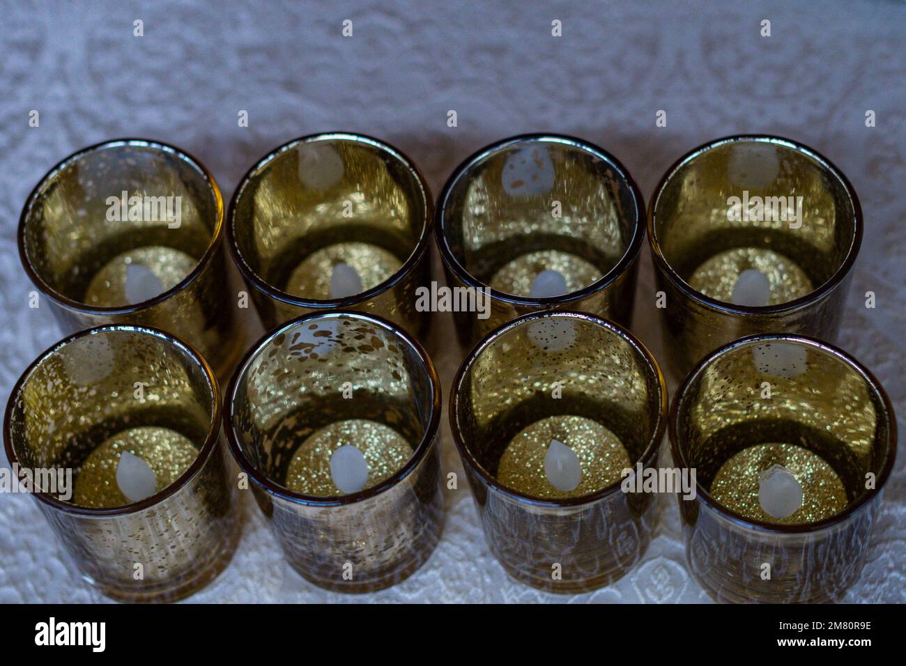 Kenia Hochzeit Bilder Einrichtung Rigs Zubehör Details Essen Hochzeitskleid Kleider Paar Braut Ringe Schuhe draußen drinnen wild Bushepic Stockfoto