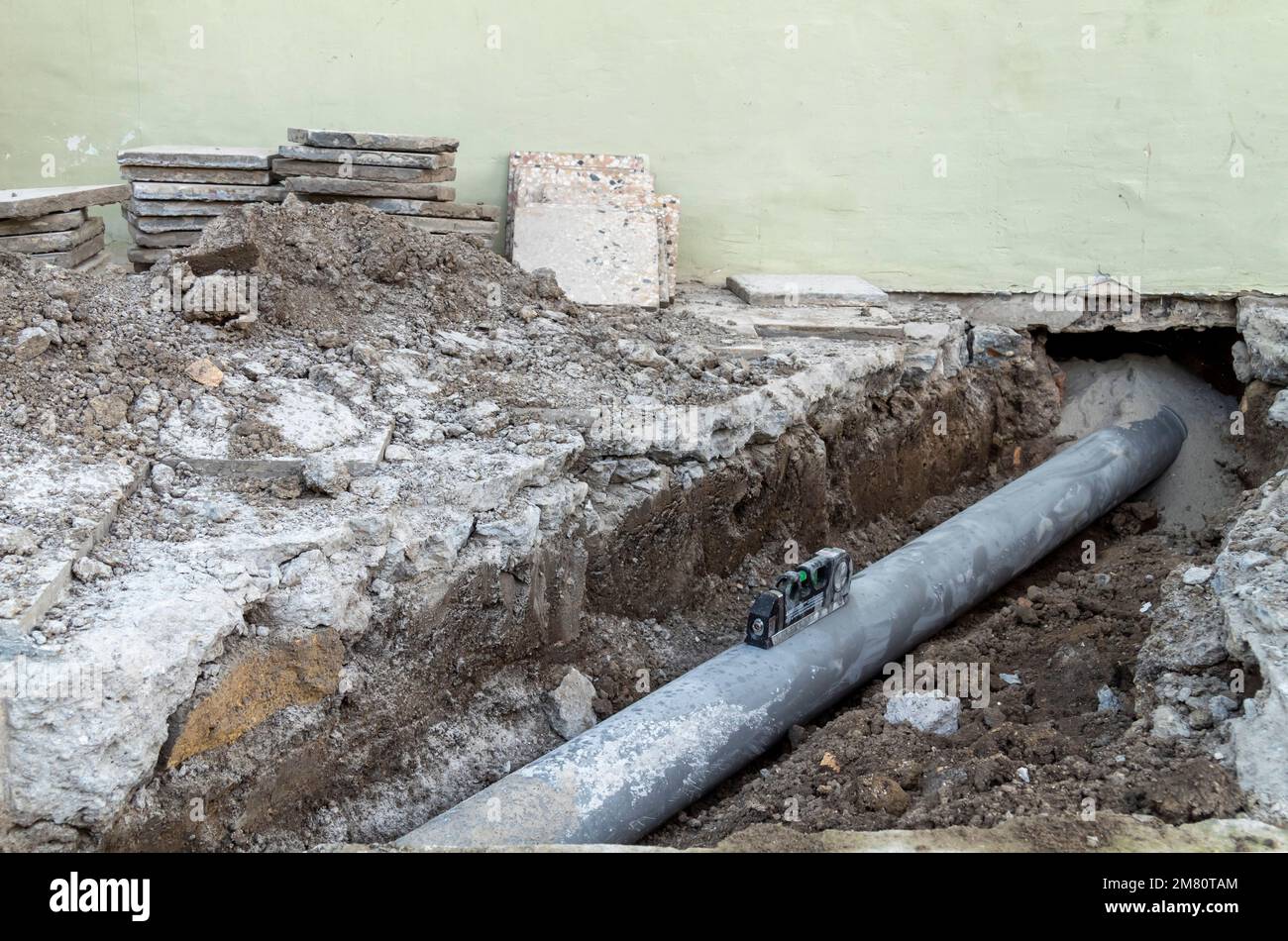 Installation von Abwasserrohren im Haus Stockfoto