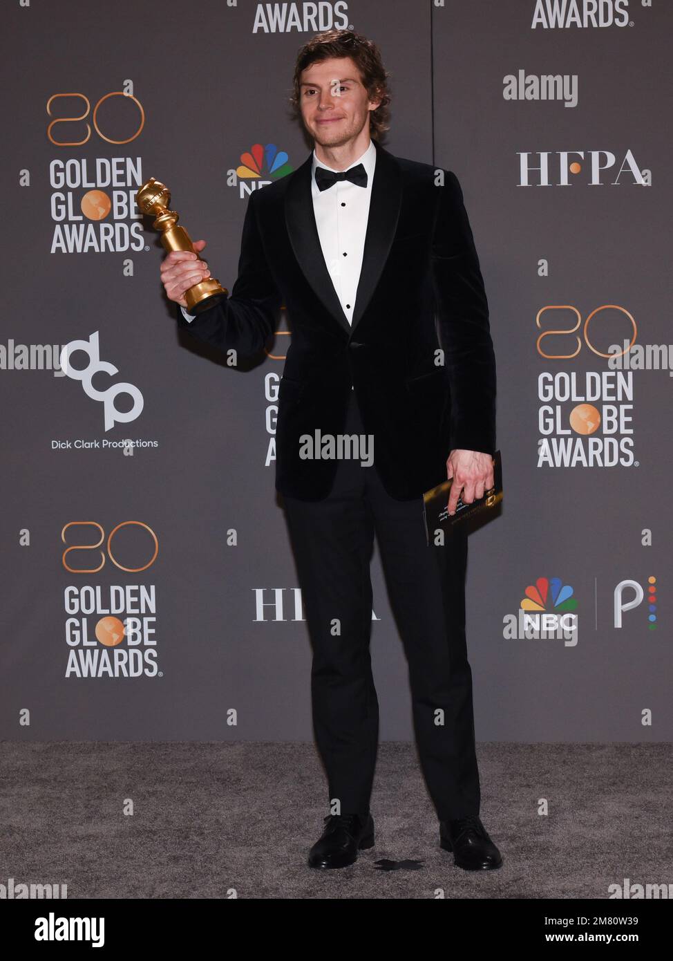 10. Januar 2023 - Los Angeles, Kalifornien - Evan Peters, Gewinner des „Best Actor in a Limited or Anthology Series“ oder des Television Film Award für „Dahmer â€“ Monster: The Jeffrey Dahmer Story“. 80. jährliche Golden Globe Awards im Beverly Hilton. (Kreditbild: © Billy Bennight/AdMedia via ZUMA Press Wire) NUR REDAKTIONELLE VERWENDUNG! Nicht für den kommerziellen GEBRAUCH! Stockfoto