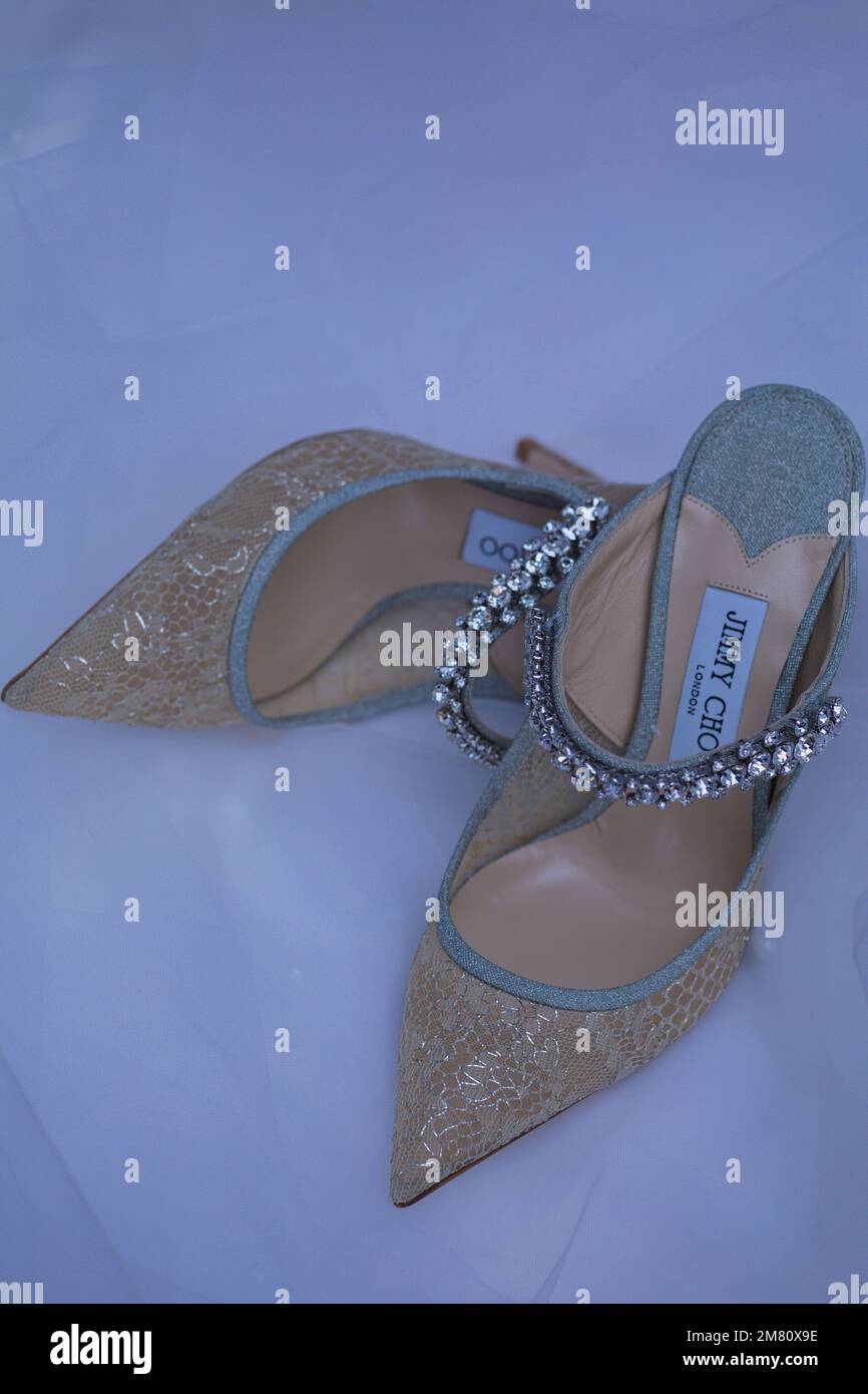 Kenia Hochzeit Bilder Einrichtung Rigs Zubehör Details Essen Hochzeitskleid Kleider Paar Braut Ringe Schuhe draußen drinnen wild Bushepic Stockfoto