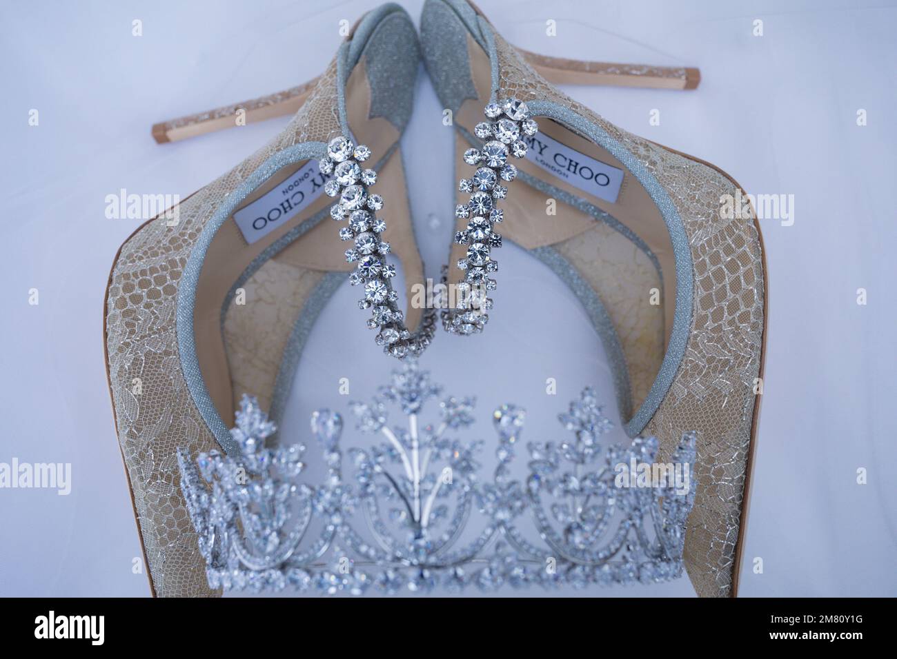 Kenia Hochzeit Bilder Einrichtung Rigs Zubehör Details Essen Hochzeitskleid Kleider Paar Braut Ringe Schuhe draußen drinnen wild Bushepic Stockfoto