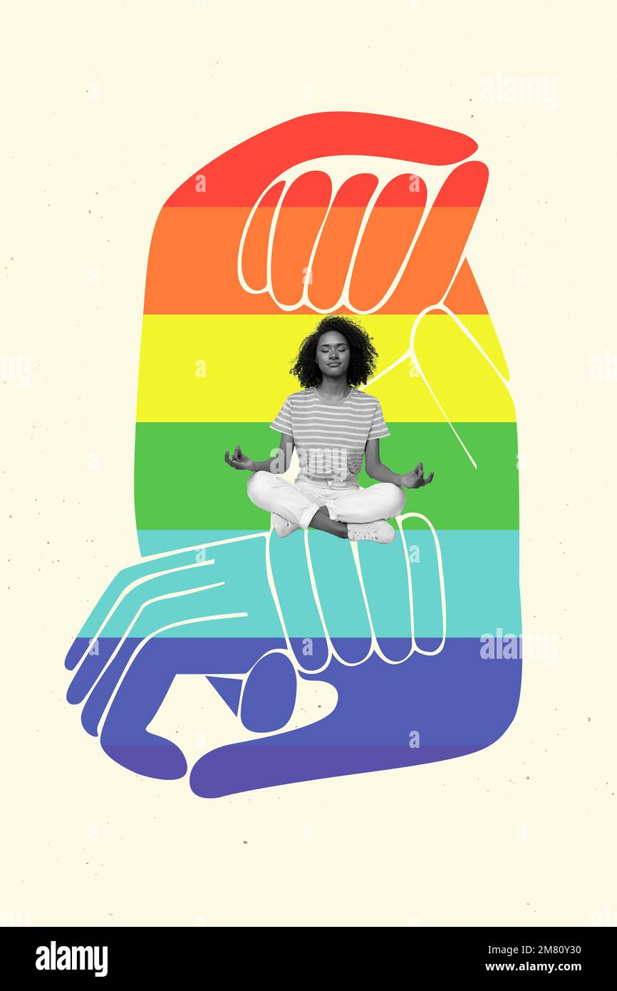 Kreatives Foto 3D Collage-Kunstwerk Poster eines jungen Mädchens, das meditiert und mit großen Händen isoliert auf Malhintergrund sitzt Stockfoto