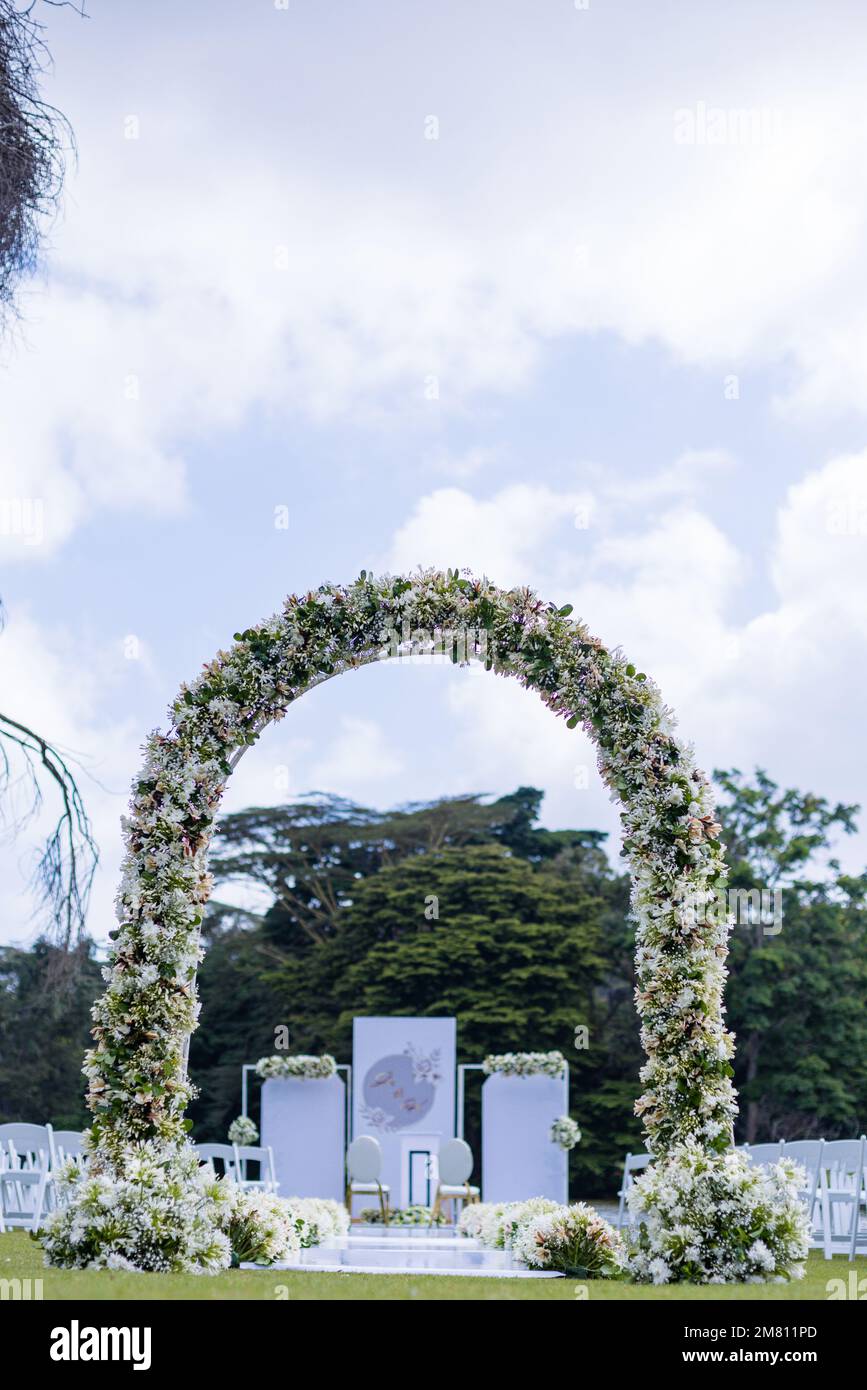 Kenia Hochzeit Bilder Einrichtung Rigs Zubehör Details Essen Hochzeitskleid Kleider Paar Braut Ringe Schuhe draußen drinnen wild Bushepic Stockfoto