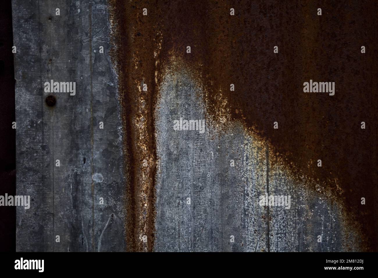 Wellige Platte mit Rost aus nächster Nähe bügeln Stockfoto