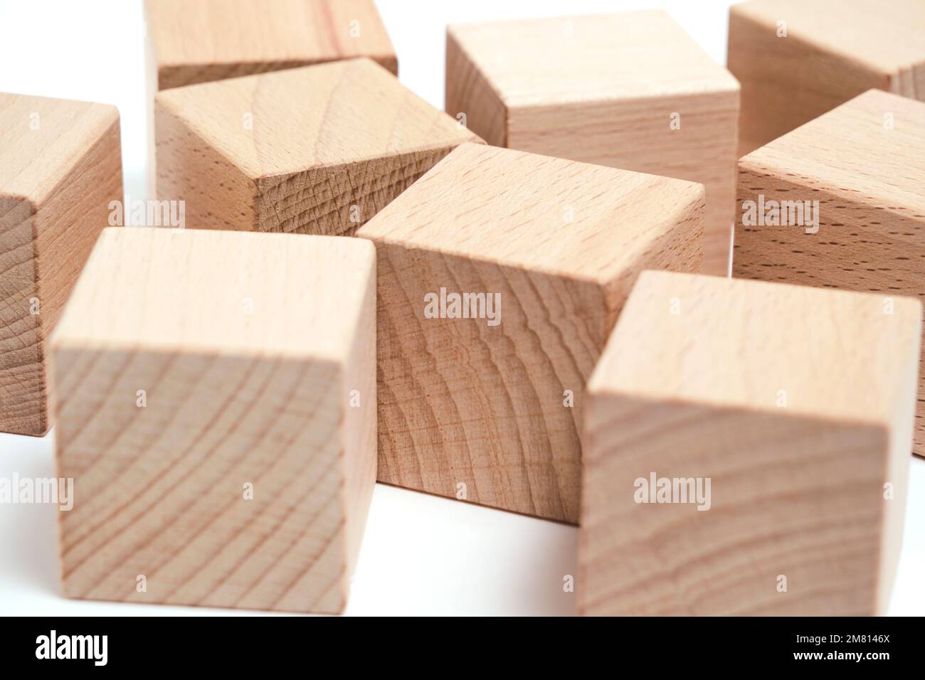 Buche Holzwürfel weißer Hintergrund Stockfoto