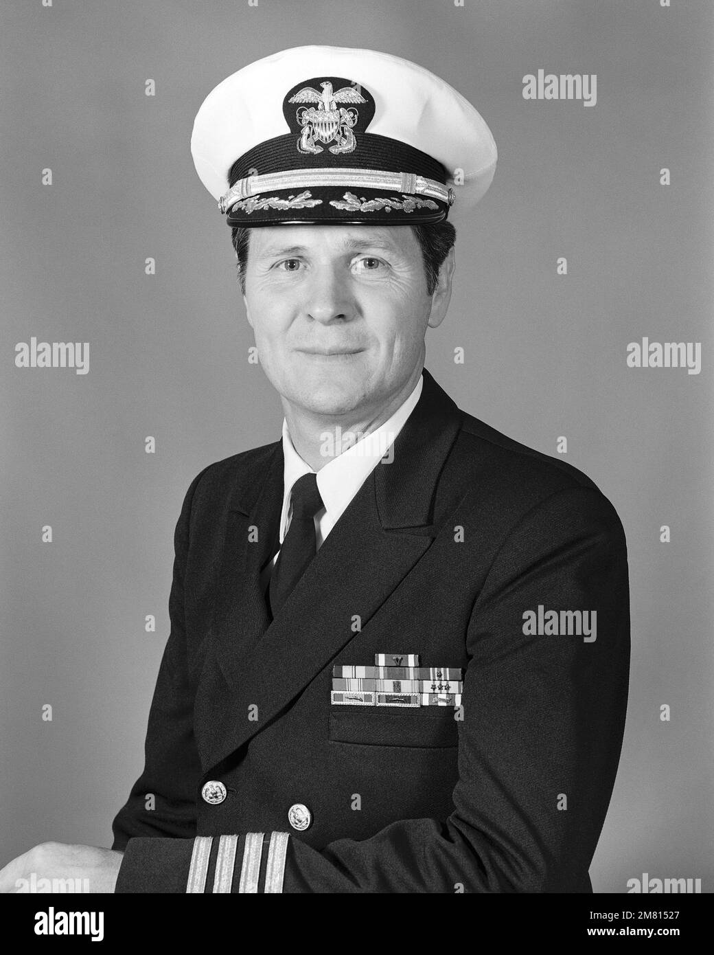 Captain Herman W. Hughes, USNR (abgedeckt). Land: Unbekannt Stockfoto